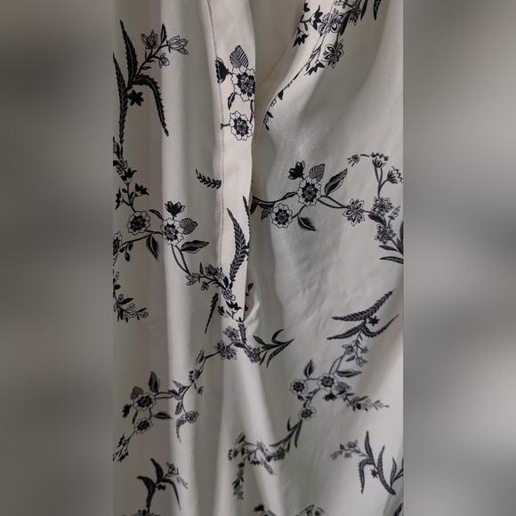 Torrid Women's Black and White Blouse size 0/12 - Picture 4 of 7